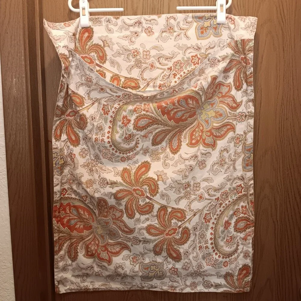 Pottery Barn 'Charlie Paisley' flange border pair of pillowcases Standard size